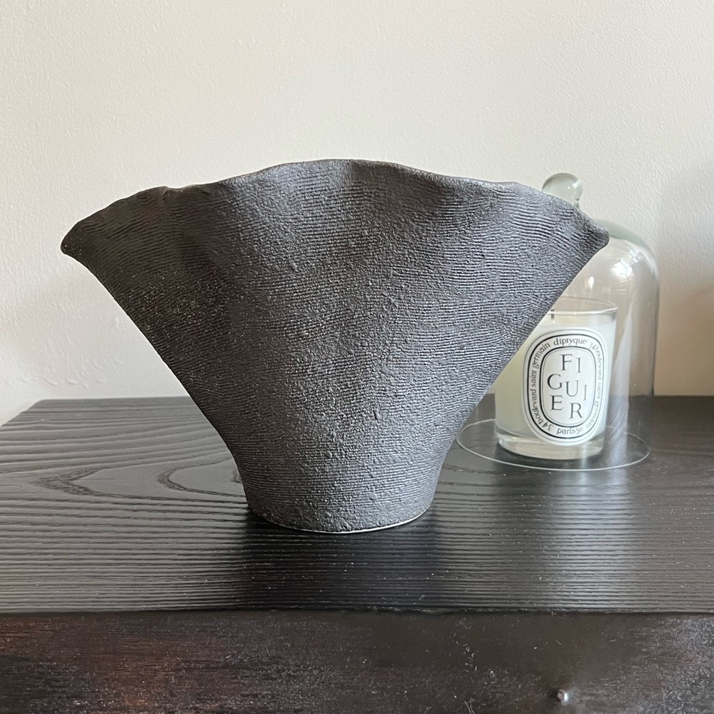 Shell Shaped Vase - Picture 3 of 6